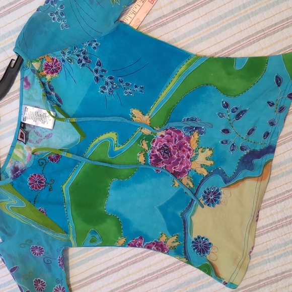 🌼Colorful Woman's Shirt - Picture 4 of 7